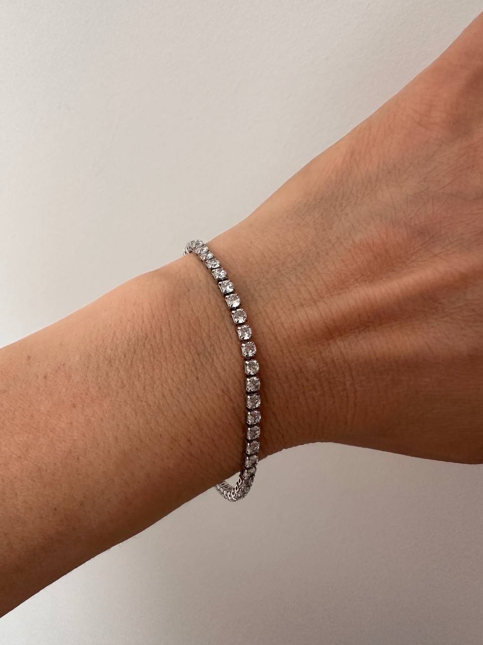Gümüş Renk Zirkon Taşlı Rodyum Kaplama Su Yolu Bileklik Uzunluk 16 cm. Ek Klipsle 19 cm. Taş 3 mm.