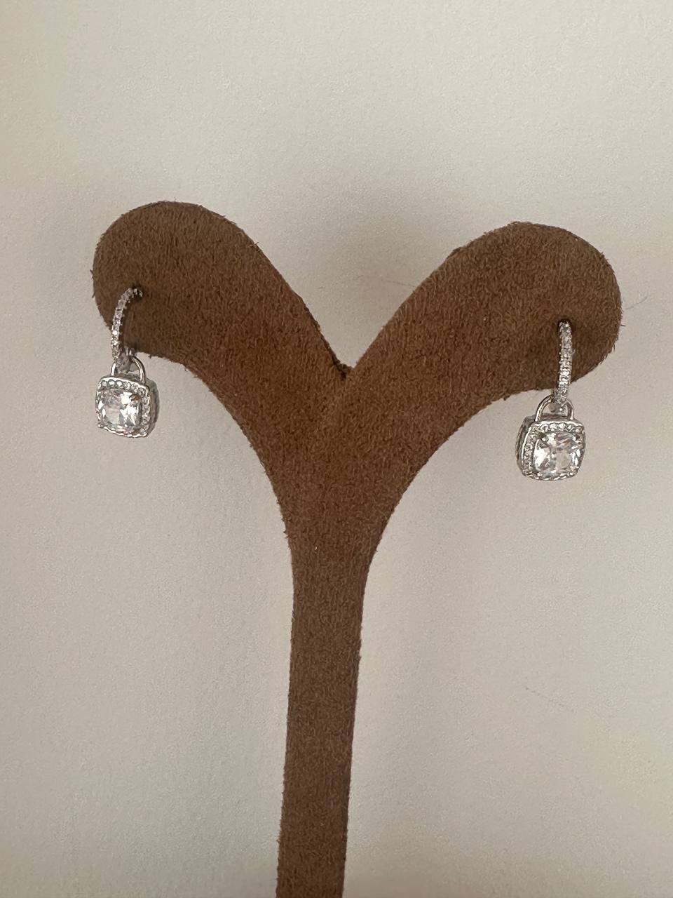 Vip Seri Gümüş Renk 925 K Gümüş Kaplama Zirkon Baget Taş Sallantılı Küpe Taş Genişlik 7 mm.