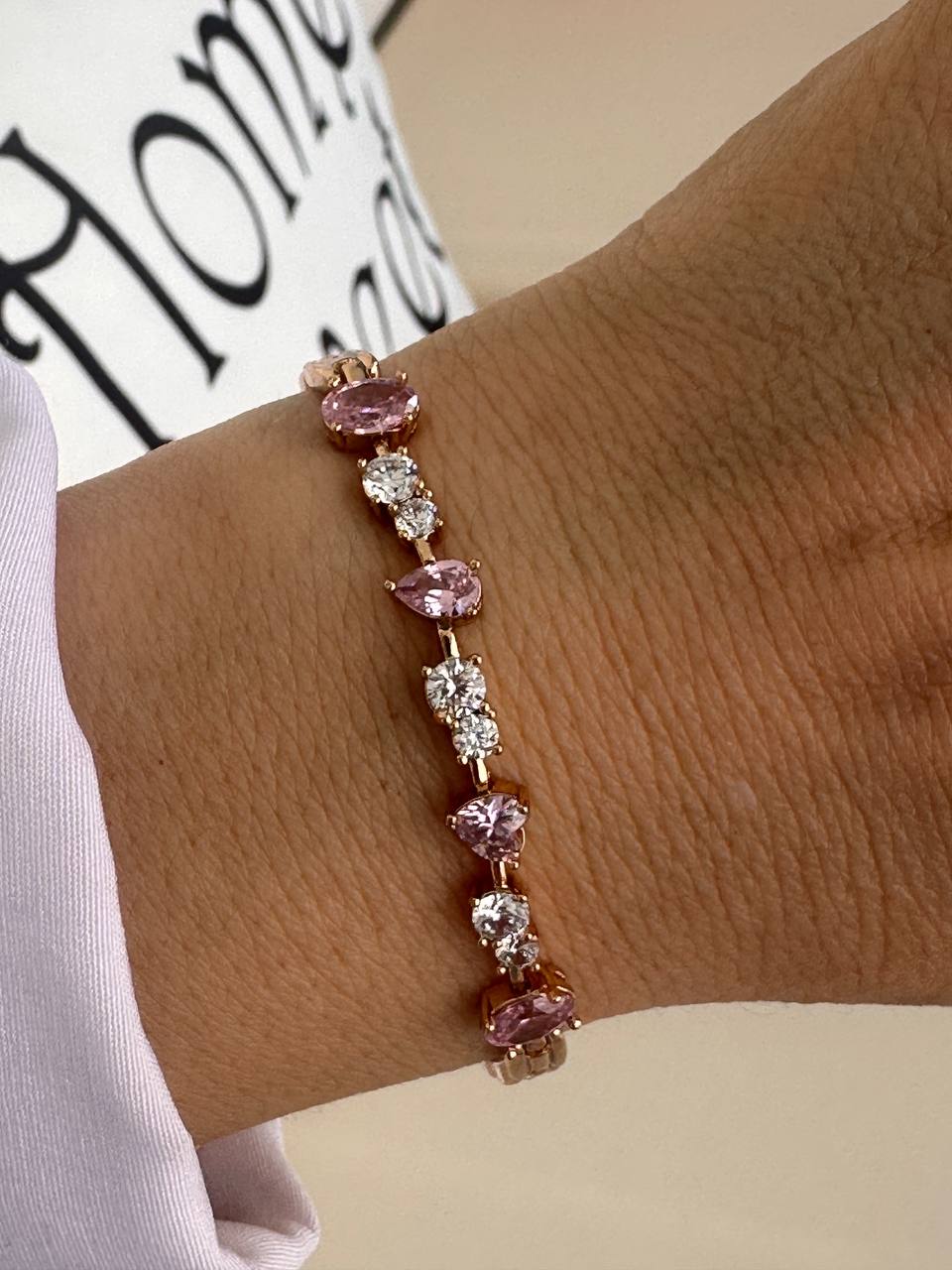 Vip Çelik Gold Renk Zirkon Beyaz ve Pembe Taşlı Premium Seri Bileklik Uzunluk 16 cm. Ek Klipsle 18,5 cm.