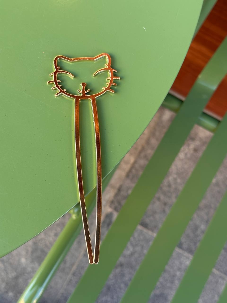 Metal Gold Renk Küçük Kedi Figürlü Topuz Tokası Uzunluk 14 cm.