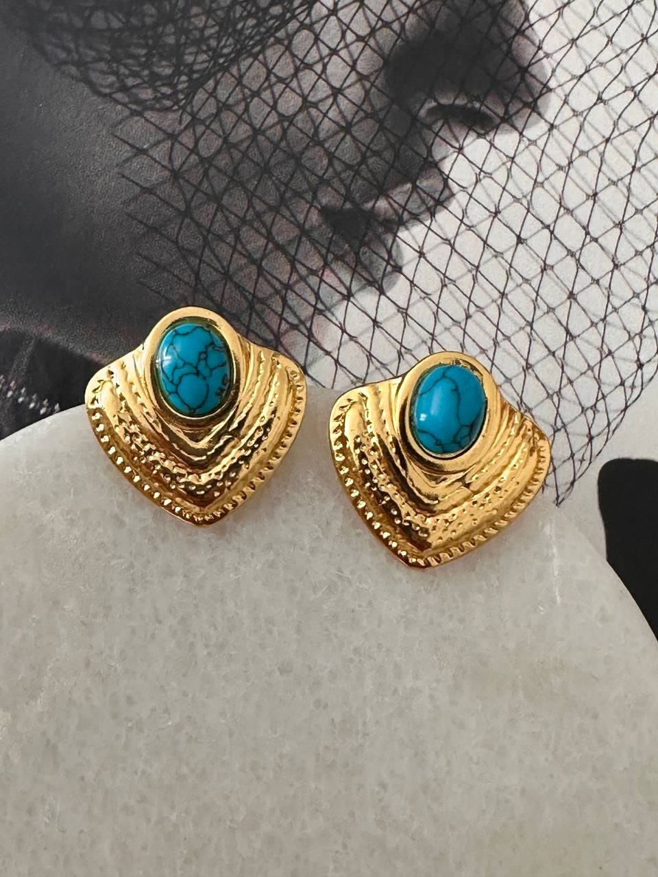 Vip Çelik Gold Renk Lazer Kesim Turkuaz Taşlı Vintage Küpe En Boy 2 cm.