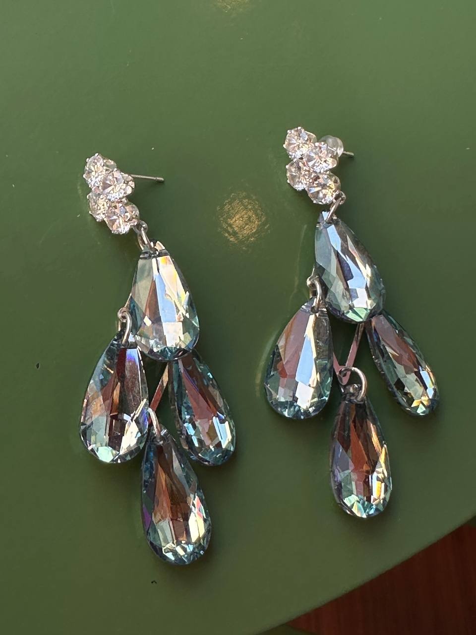 Vip Seri Gümüş Renk Zirkon Taşlı Açık Turkuaz Damla Taş Sallantı Küpe Uzunluk 6,5 cm.