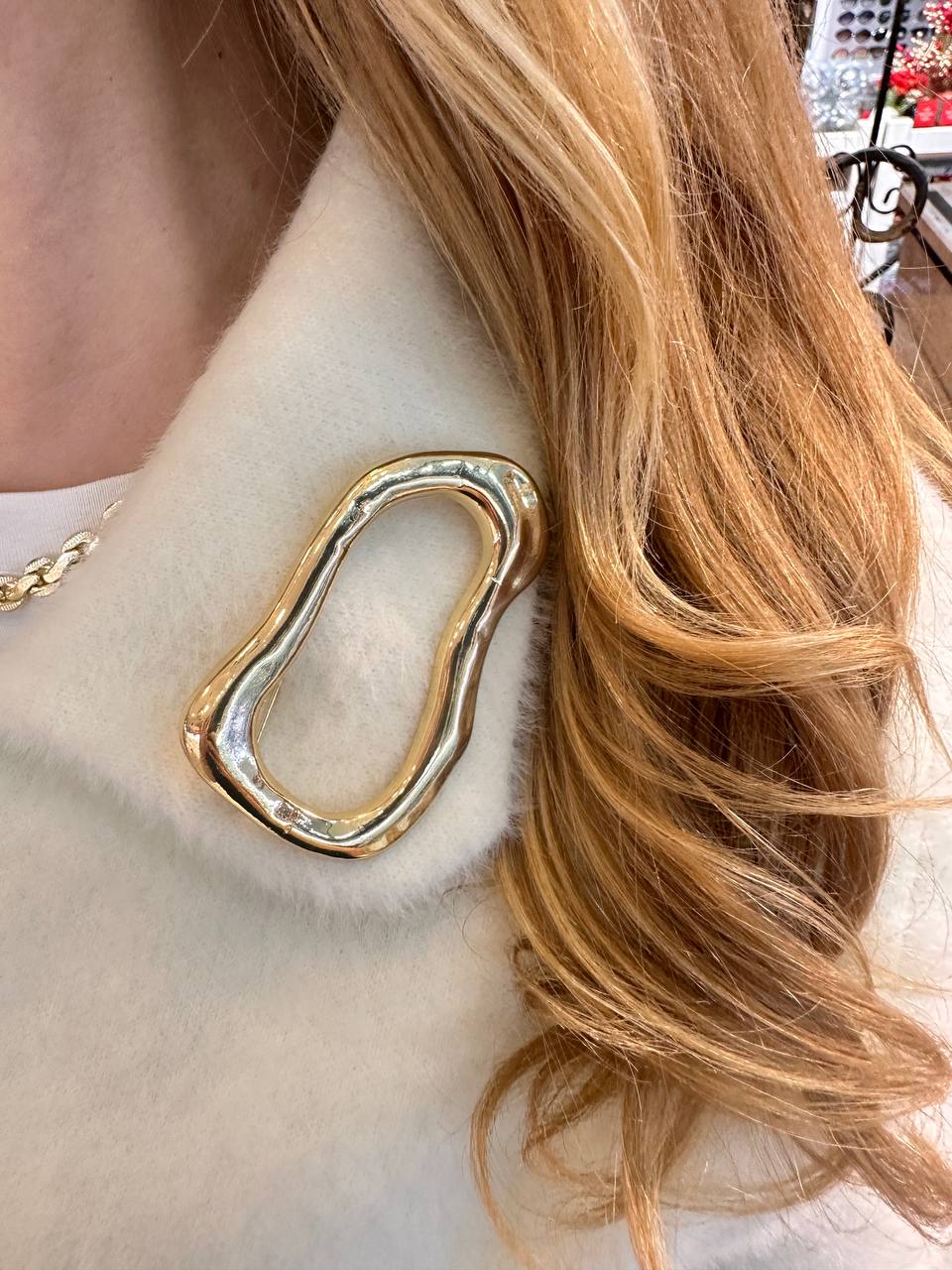 Metal Gold Renk Geometrik Şekil Broş / Yaka İğnesi Uzunluk 7,5 cm. Genişlik 4,5 cm.