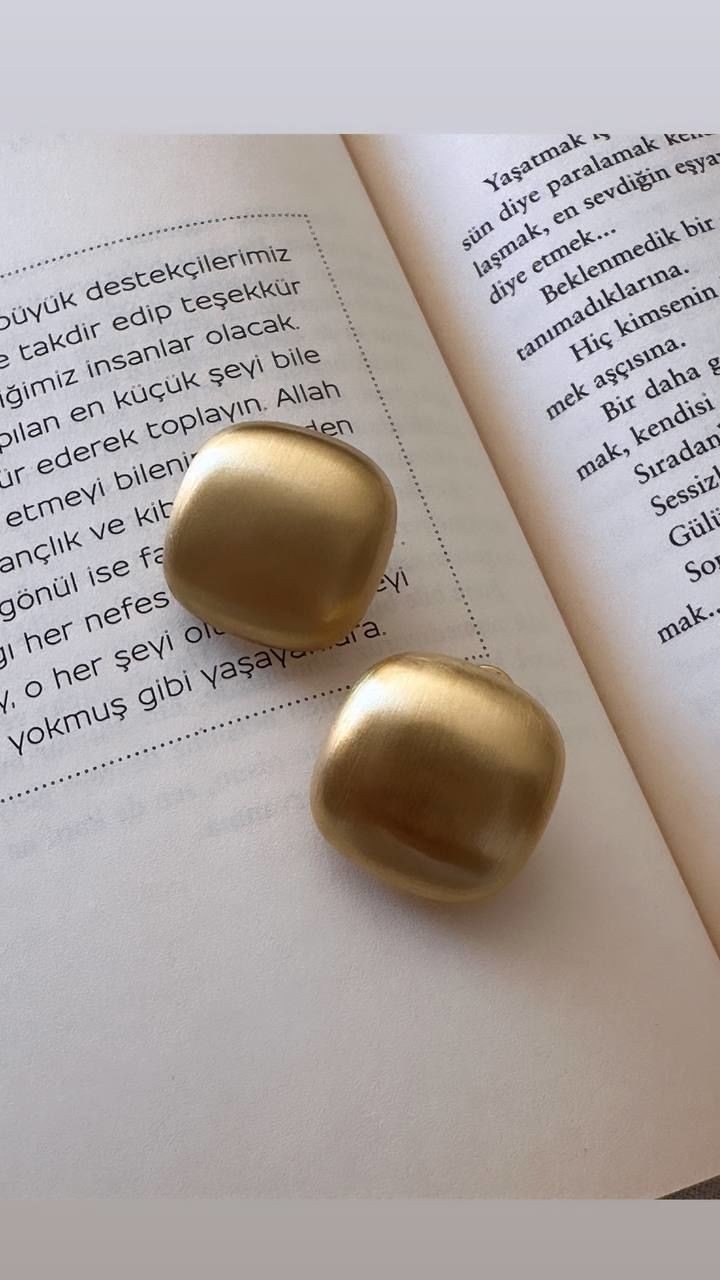 Vip Çelik Gold Renk Premium Seri Antialerjik Kare Küpe Genişlik 2,5 cm.