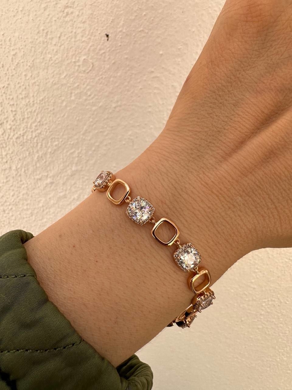 Vip Çelik Gold Renk Zirkon Taş Antialerjik Premium Seri Bileklik Uzunluk Min. 17,5 cm. Max. 21 cm. Taş Genişlik 8 mm.