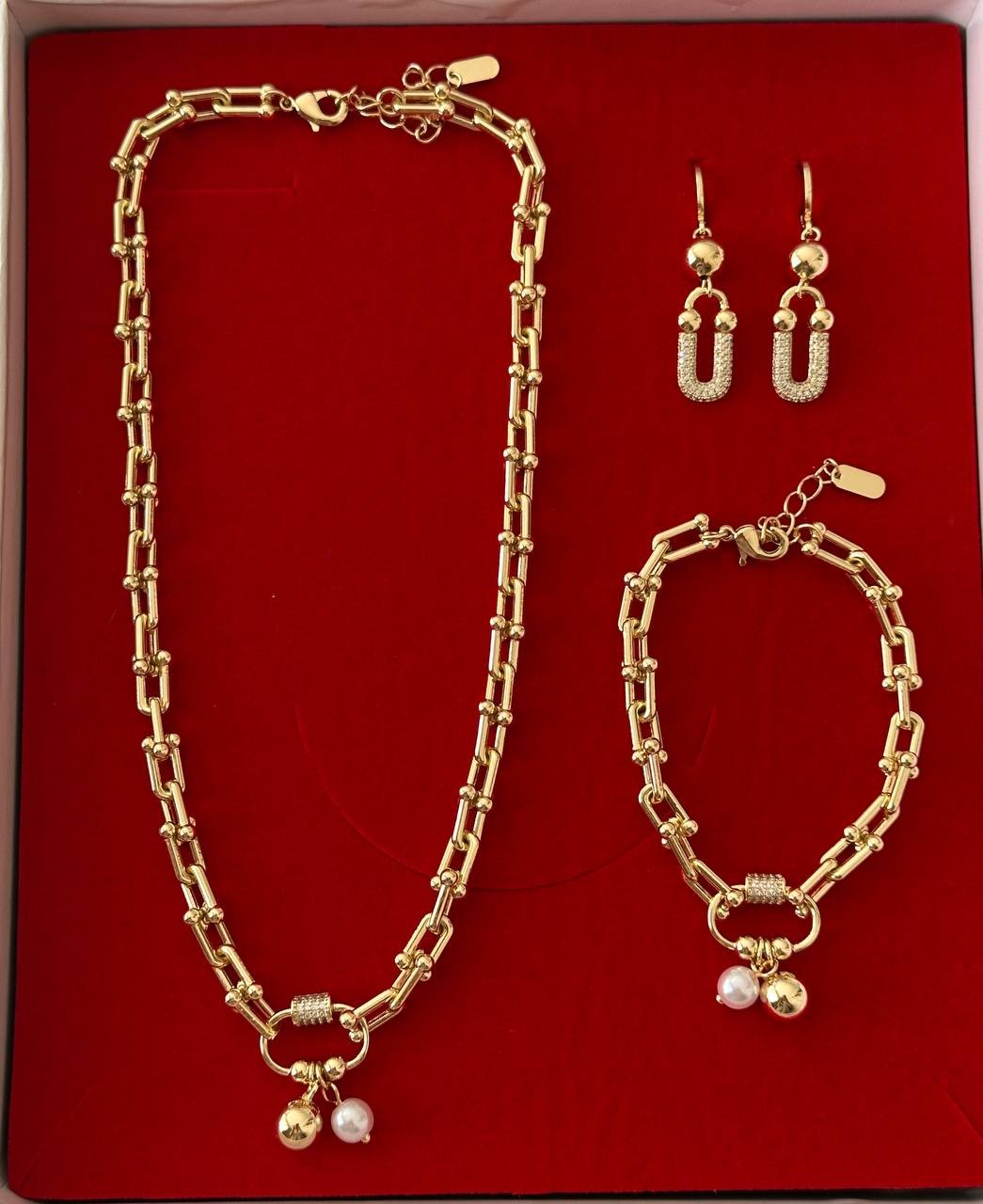 Vip Çelik Gold Renk Zirkon Taş İnci Detaylı Premium Seri Kolye, Küpe, Bileklik 3'lü Set Takım