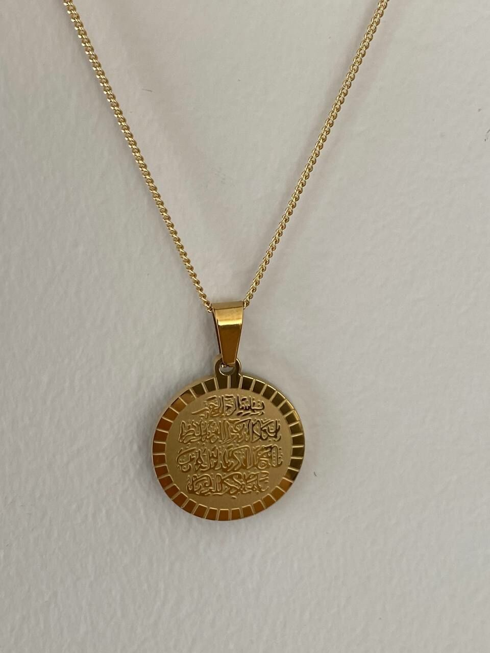 Vip Çelik 14 Ayar Altın Rengi Nazar Duası Yazılı Plaka Kolye Uzunluk 43 cm. Uç Uzunluk 2,5 cm.