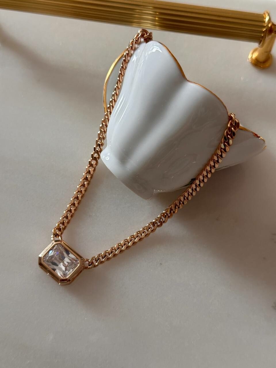 Vip Çelik Gold Renk Zirkon Baget Taş Detaylı Antialerjik Kolye Uzunluk Min. 40 cm. Max. 45 cm.