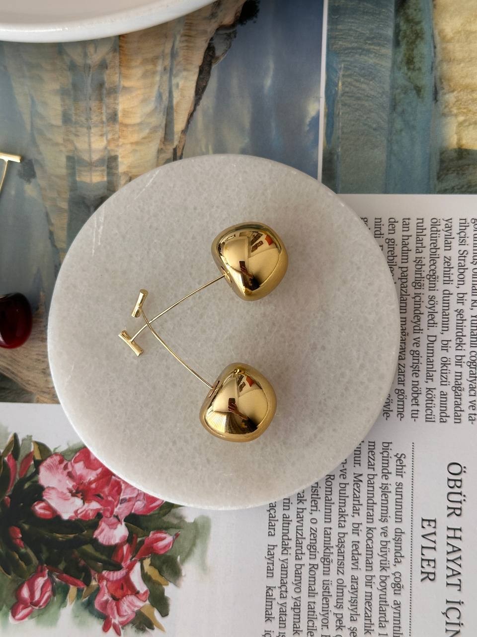 Gold Renk Rodyum Kaplama Kiraz Figürlü Küpe Uzunluk 5 cm.