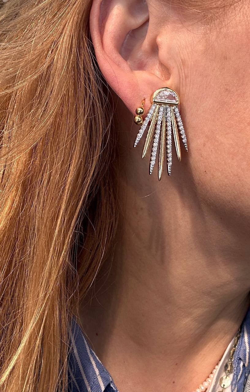 Vip Çelik Gold Renk Zirkon Taşlı Antialerjik Özel Tasarım Küpe Genişlik 2,5 cm. Uzunluk 3,5 cm.