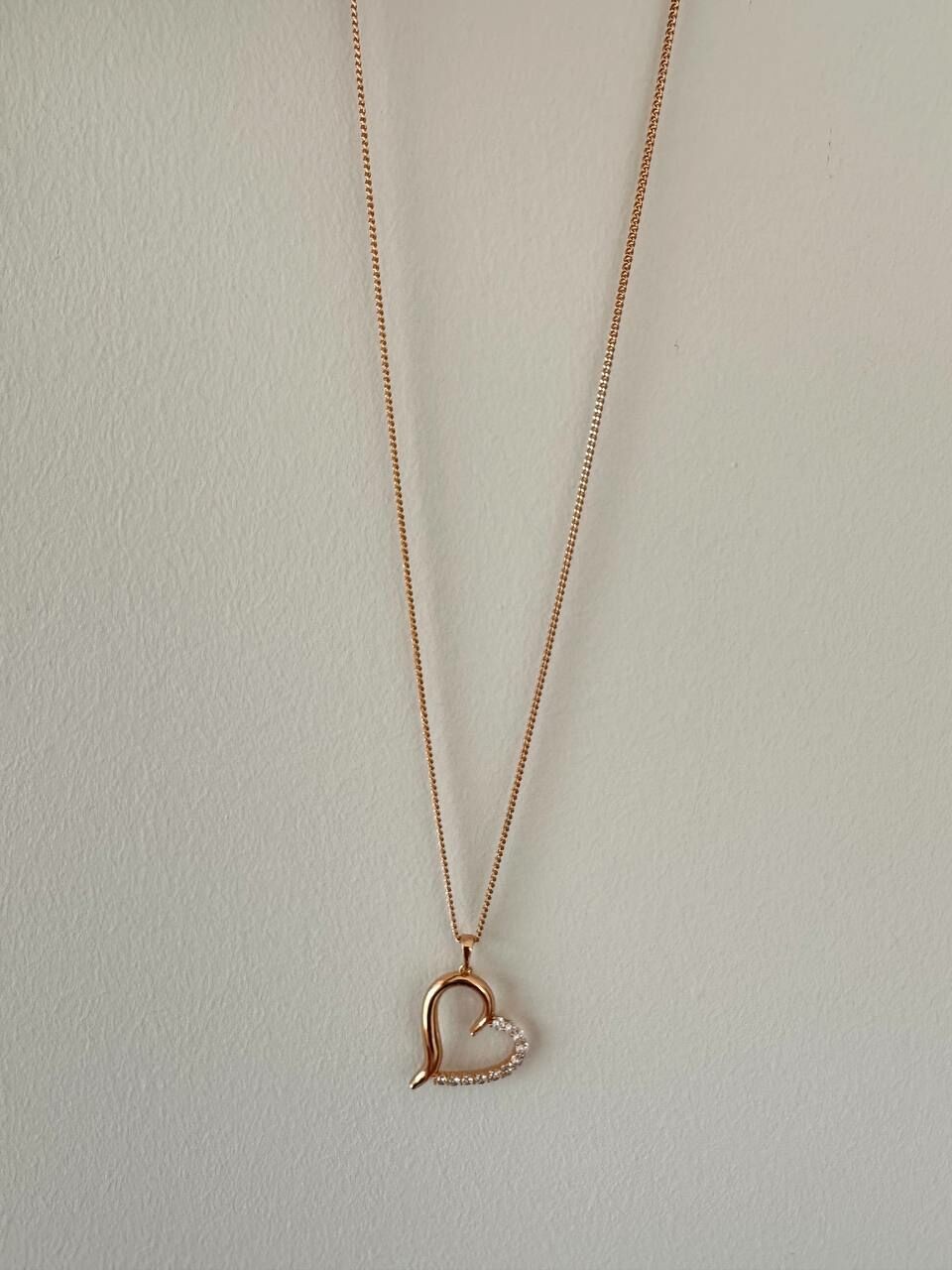 Vip Çelik Gold Renk Zirkon Taş Antialerjik Kalp Sallantılı Kolye Uzunluk 70 cm. Kalp 3 cm. x 2,5 cm.