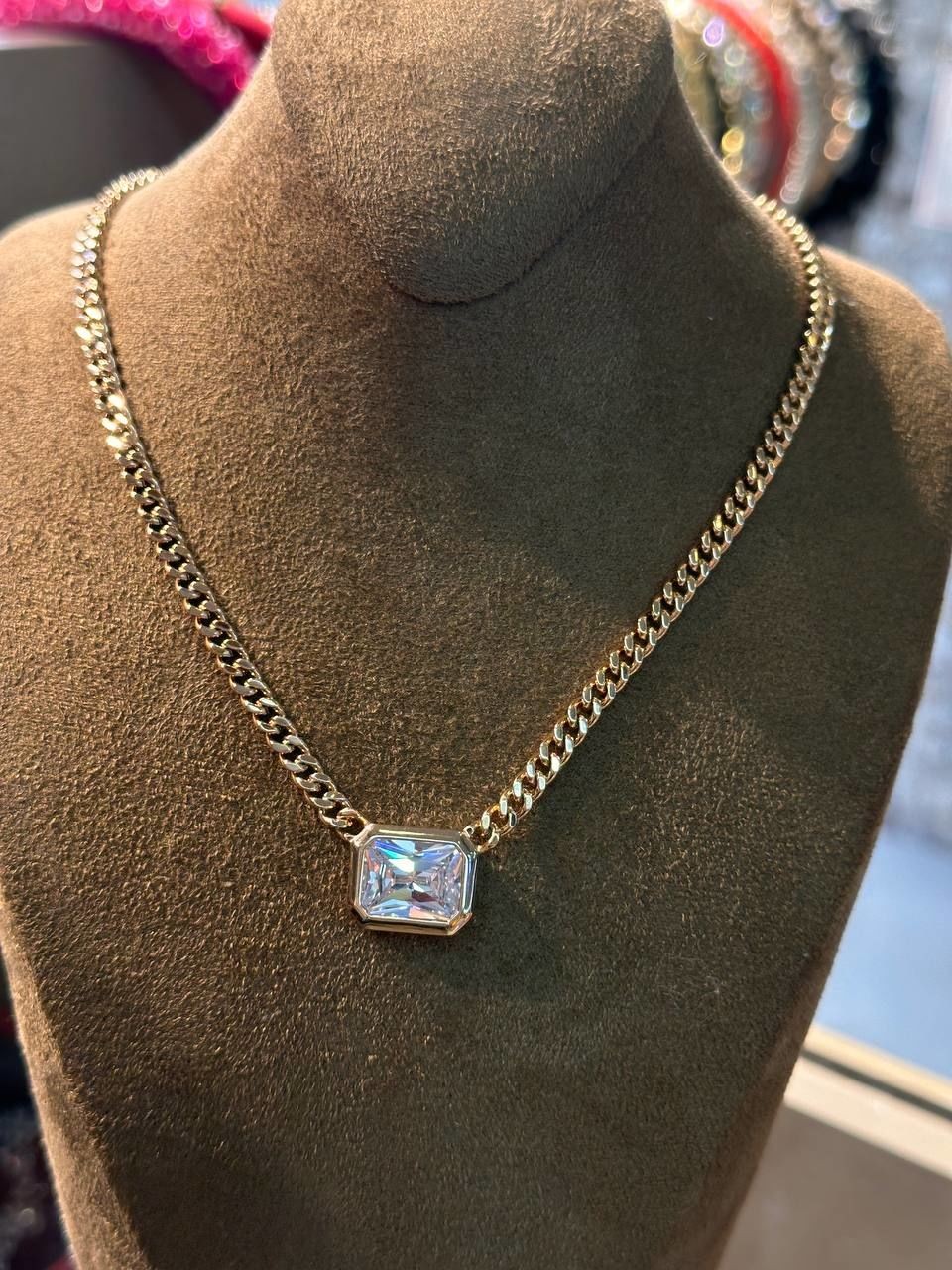 Vip Çelik Gold Renk Zirkon Baget Taş Detaylı Antialerjik Kolye Uzunluk Min. 40 cm. Max. 45 cm.