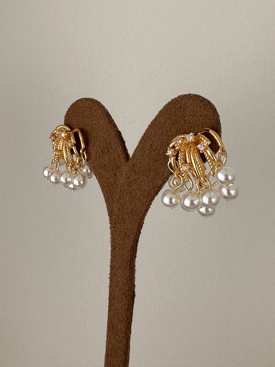 Vip Çelik Gold Renk Zirkon Taşlı Cam İnci Sallantılı Küpe Genişlik 2 cm. Uzunluk 2,5 cm.