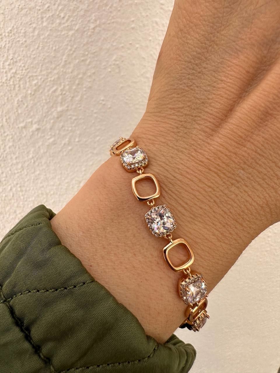 Vip Çelik Gold Renk Zirkon Taş Antialerjik Premium Seri Bileklik Uzunluk Min. 17,5 cm. Max. 21 cm. Taş Genişlik 8 mm.