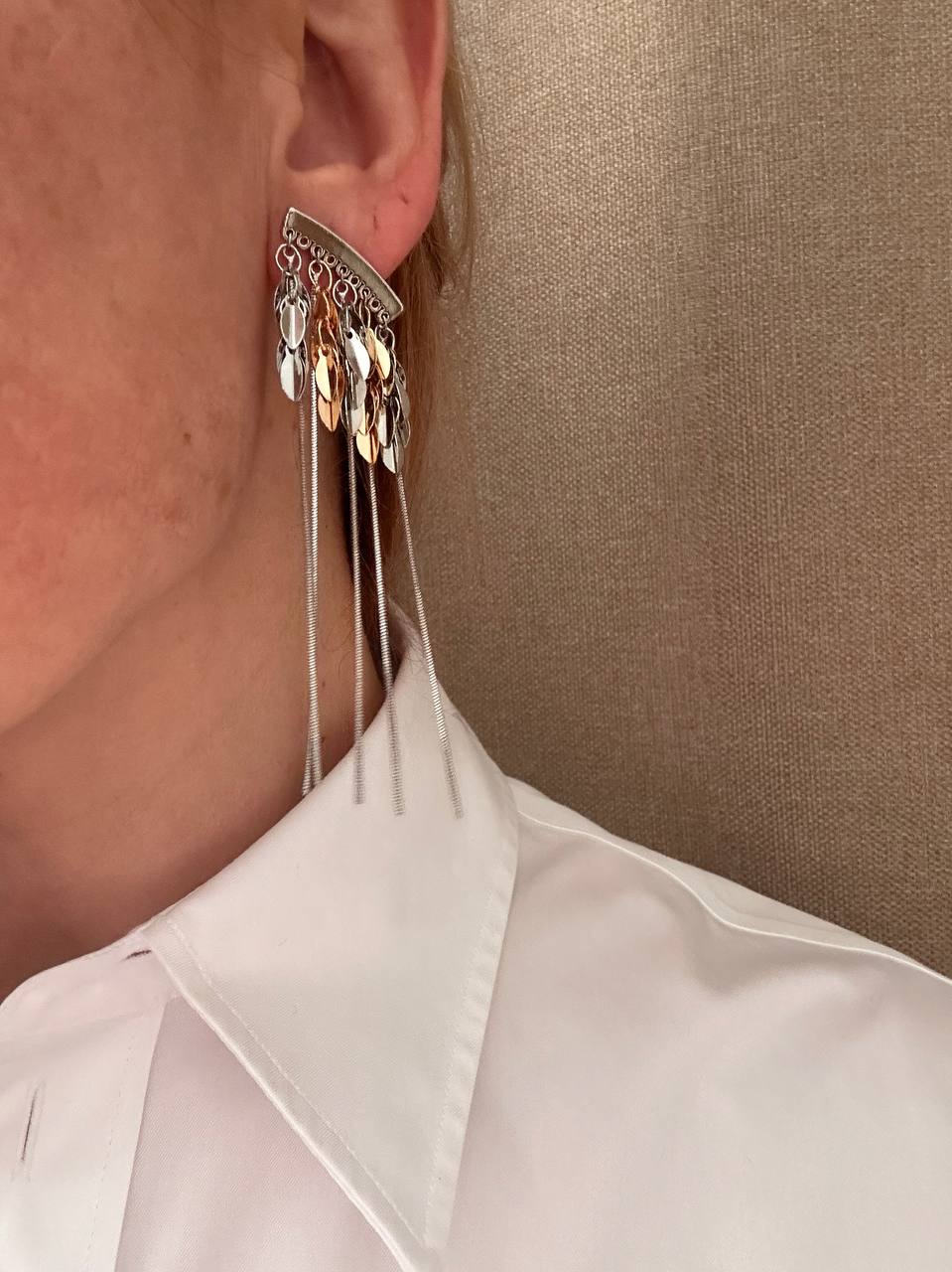 Vip Çelik Gümüş ve Gold Renk Saçaklı Tasarım Küpe Genişlik 2 cm. Uzunluk 8 cm.