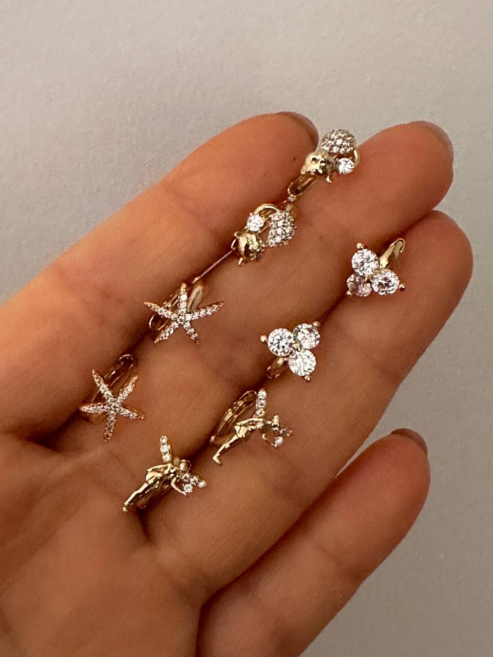 Vip Çelik Gold Renk Zirkon Taşlı Deniz Yıldızı Figürlü Antialerjik Halka Küpe Genişlik 1,3 cm.