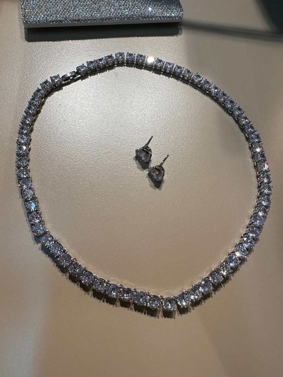 Vip Çelik Gümüş Renk Zirkon Taş Premium Seri Su Yolu Kolye Küpe Set Takım Uzunluk 42 cm. Taş Genişlik 5 mm. Küpe Genişlik 8 mm.