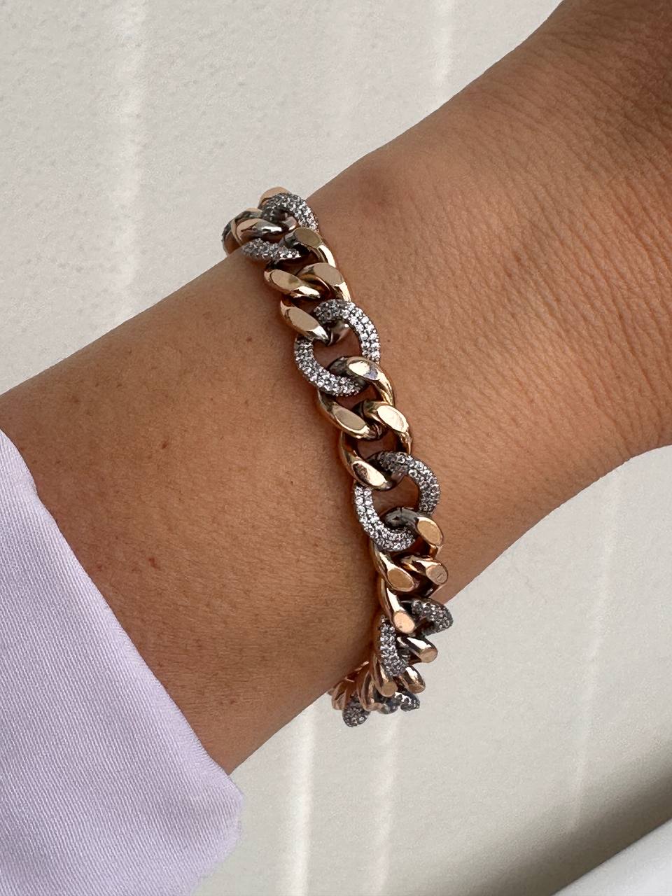 Vip Çelik Gold Renk Zirkon Taşlı Premium Seri Zincir Bileklik Uzunluk 17 cm. Ek Klipsle 19 cm. Kalınlık 1 cm.