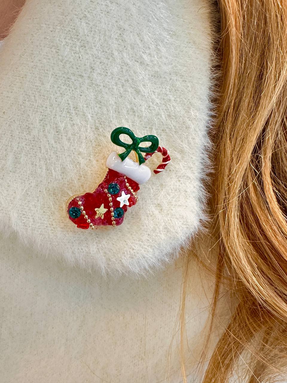 Metal Gold Renk Kristal Renkli Taşlı Yılbaşı Temalı Broş / Yaka İğnesi Uzunluk 3,5 cm.