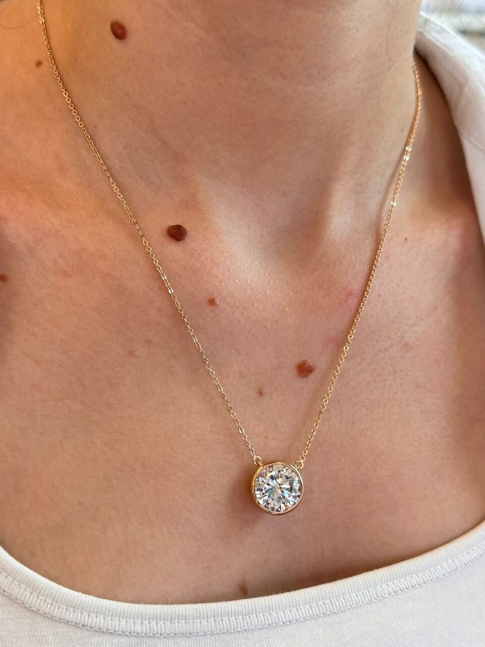 Vip Çelik Gold Renk Zirkon Tek Taş Antialerjik Kolye Uzunluk 50 cm. Taş Genişlik 1,3 cm.