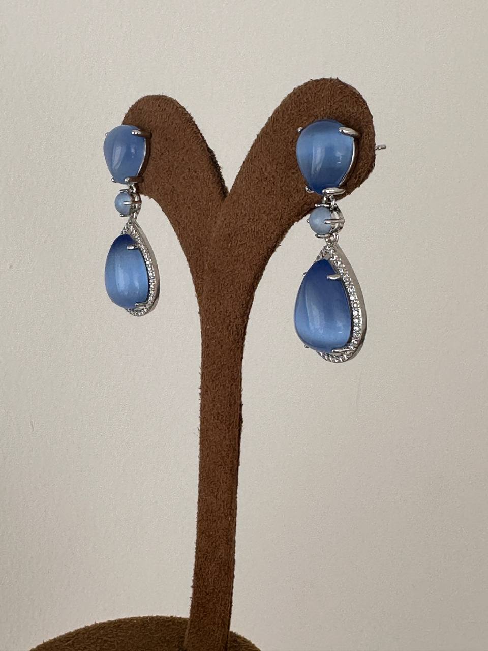 Vip Seri Gümüş Renk 925 K Gümüş Kaplama Zirkon Beyaz ve Mavi Damla Taş Sallantılı Küpe Uzunluk 3 cm.