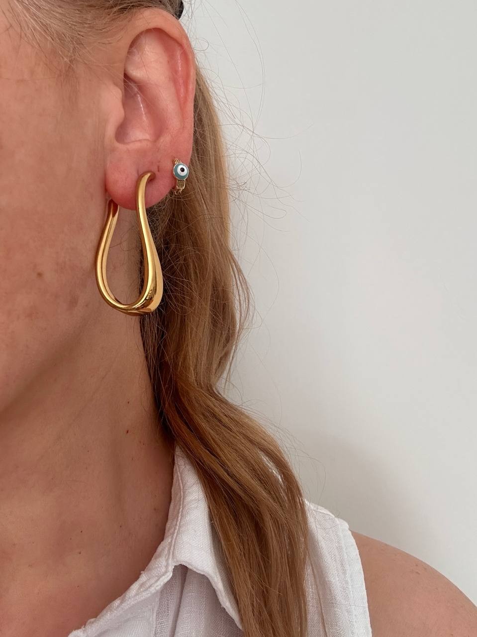 Vip Çelik Gold Renk Lazer Kesim Küpe Genişlik 1,5 cm. Uzunluk 4 cm.