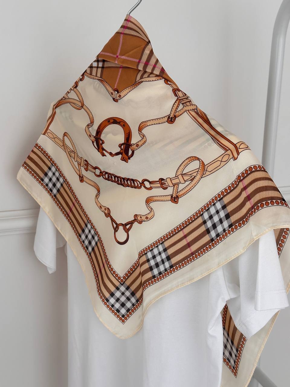 İpek Saten Kumaş Renkli Desenli Fular 70 x 70