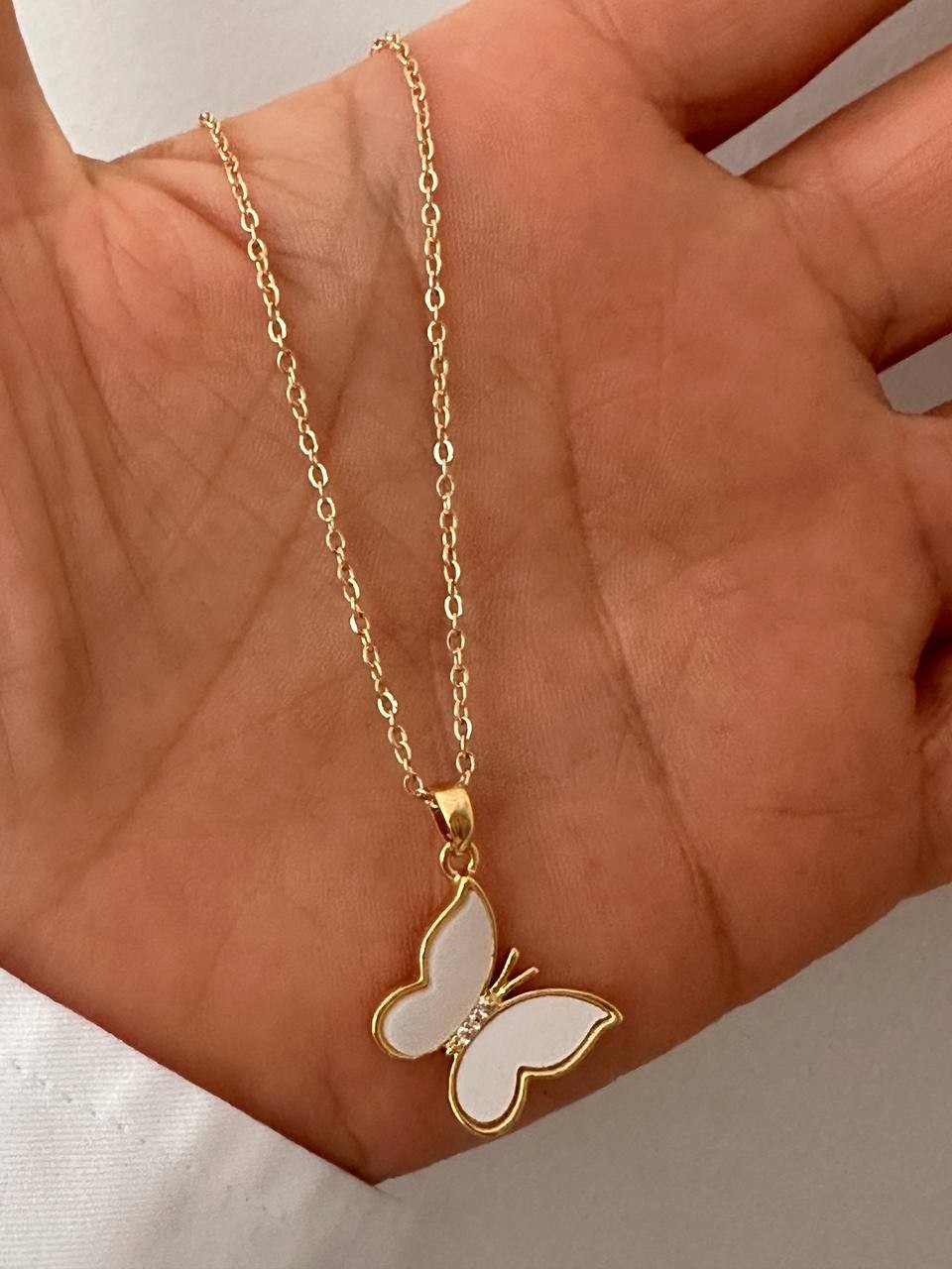 Paslanmaz Çelik Gold Renk Zirkon Taşlı Beyaz Sedefli Kelebek Figürlü Kolye Uzunluk 45 cm. 50 cm.