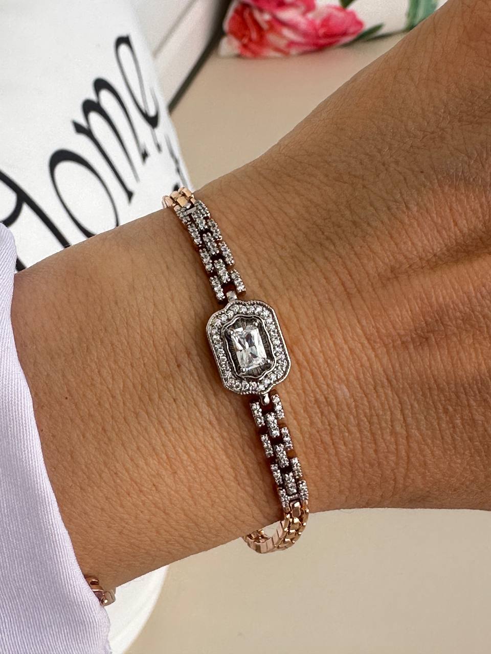 Vip Çelik Gold Renk Zirkon Taşlı Premium Seri Bileklik Uzunluk 17 cm. Ek Klipsle 19 cm.