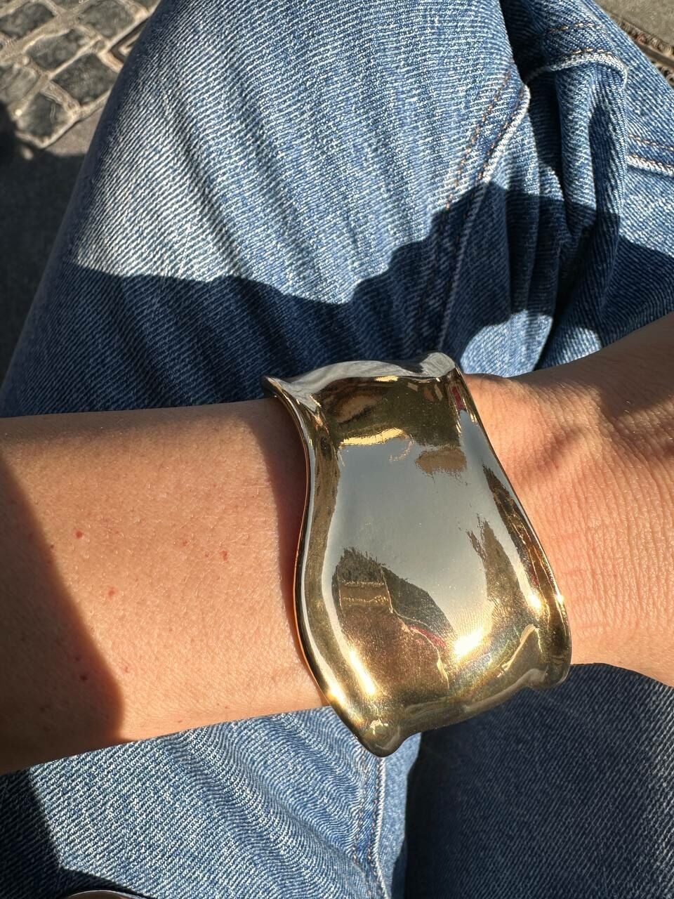 Gold Renk Rodyum Kaplama Kalın Yarım Kelepçe Bileklik Genişlik 7 cm. Kalınlık 4 cm.