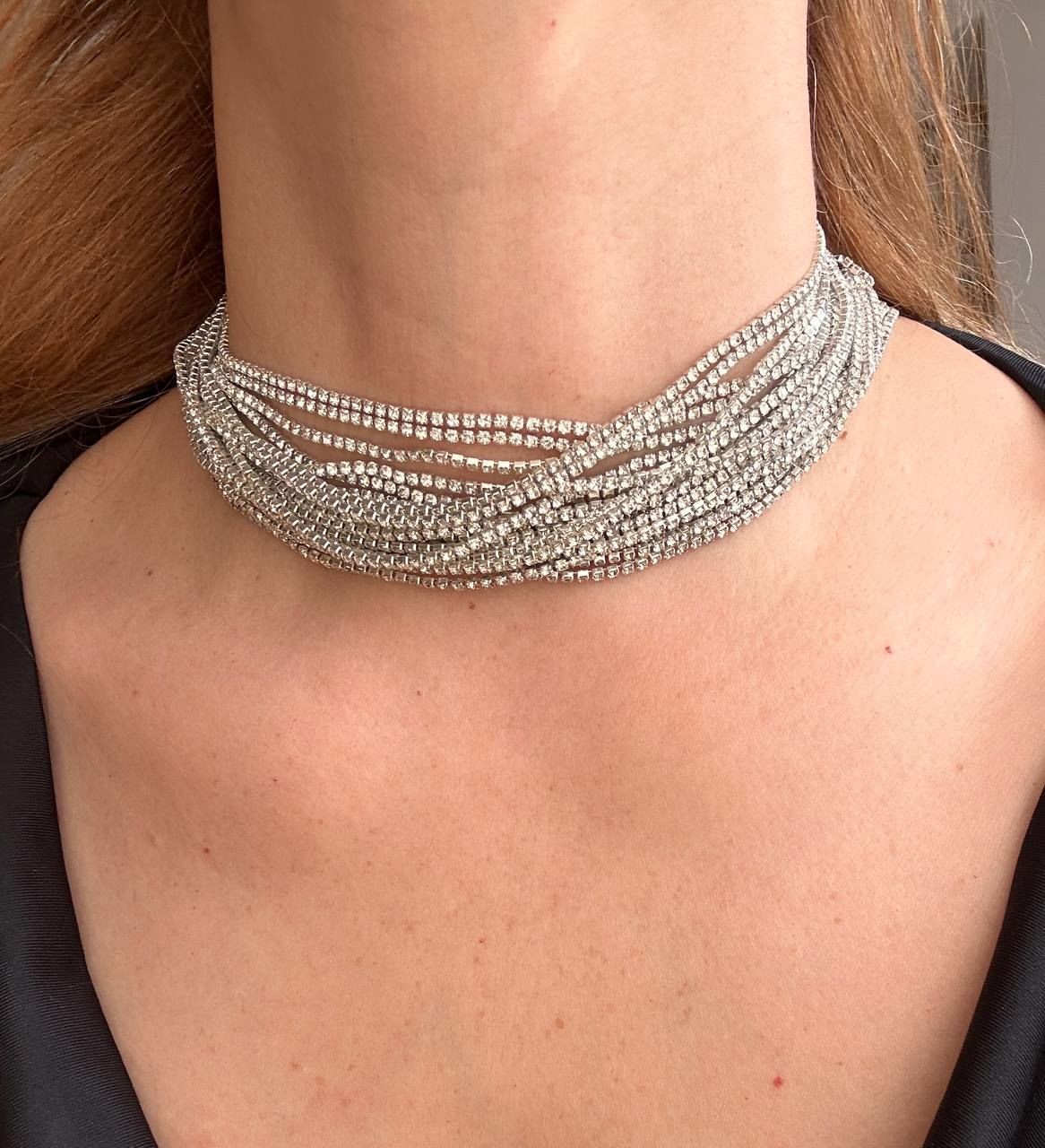 Gümüş Renk Rodyum Kaplama Zirkon Taşlı Kalın Choker Kolye Uzunluk Min. 30 cm. Max. 44 cm. Kalınlık 4 cm.