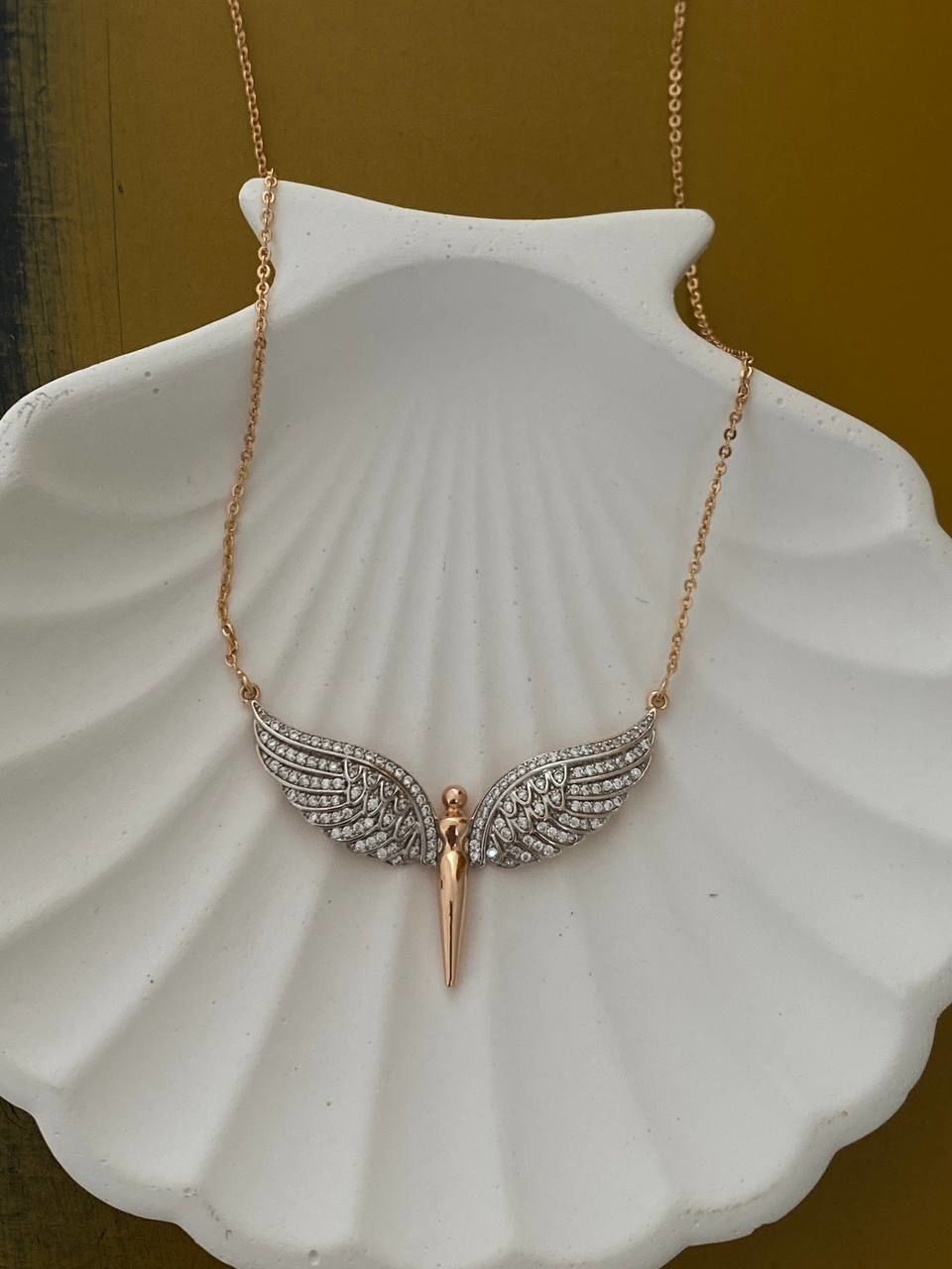 Vip Çelik Gold Renk Zirkon Taş Antialerjik Mikail Meleği Kolye Uzunluk 50 cm. Uç Genişlik 4 cm.