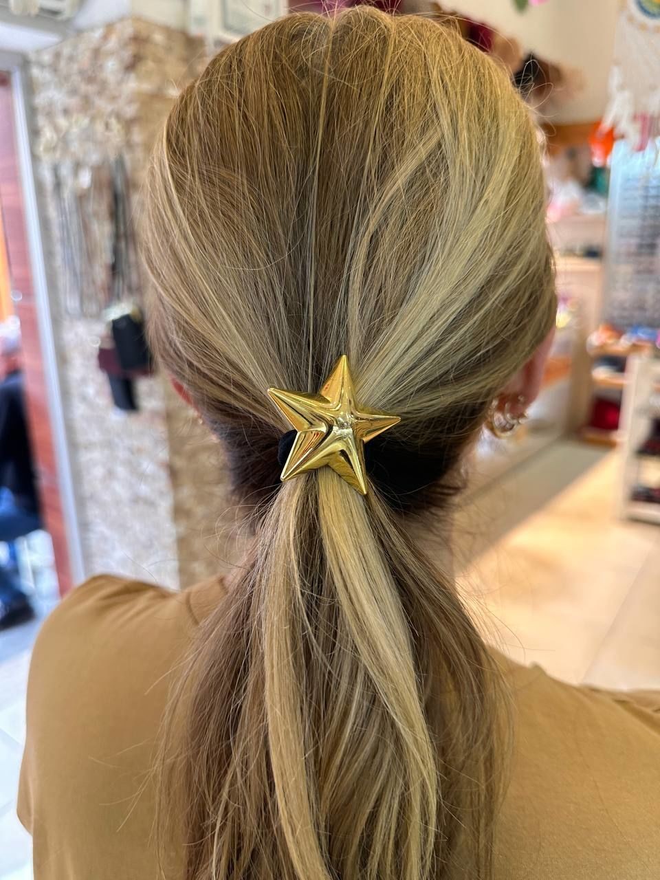 Gold Renk Yıldız Figürlü Siyah Lastik Toka En Boy 4,5 cm.