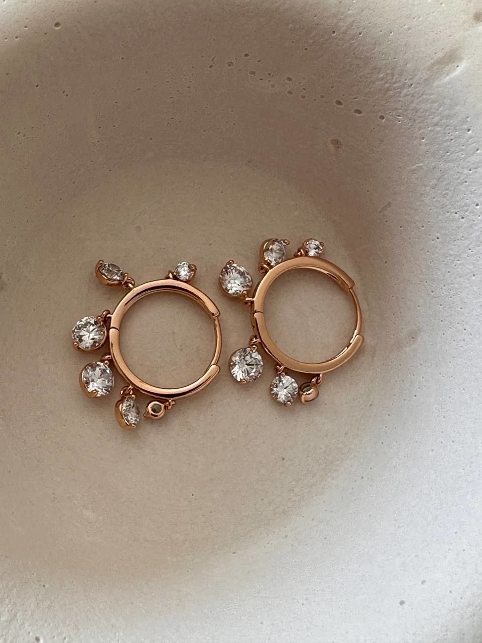 Vip Çelik Gold Renk Zirkon 6 Taş Sallantılı Antialerjik Halka Küpe Genişlik 1,8 cm.
