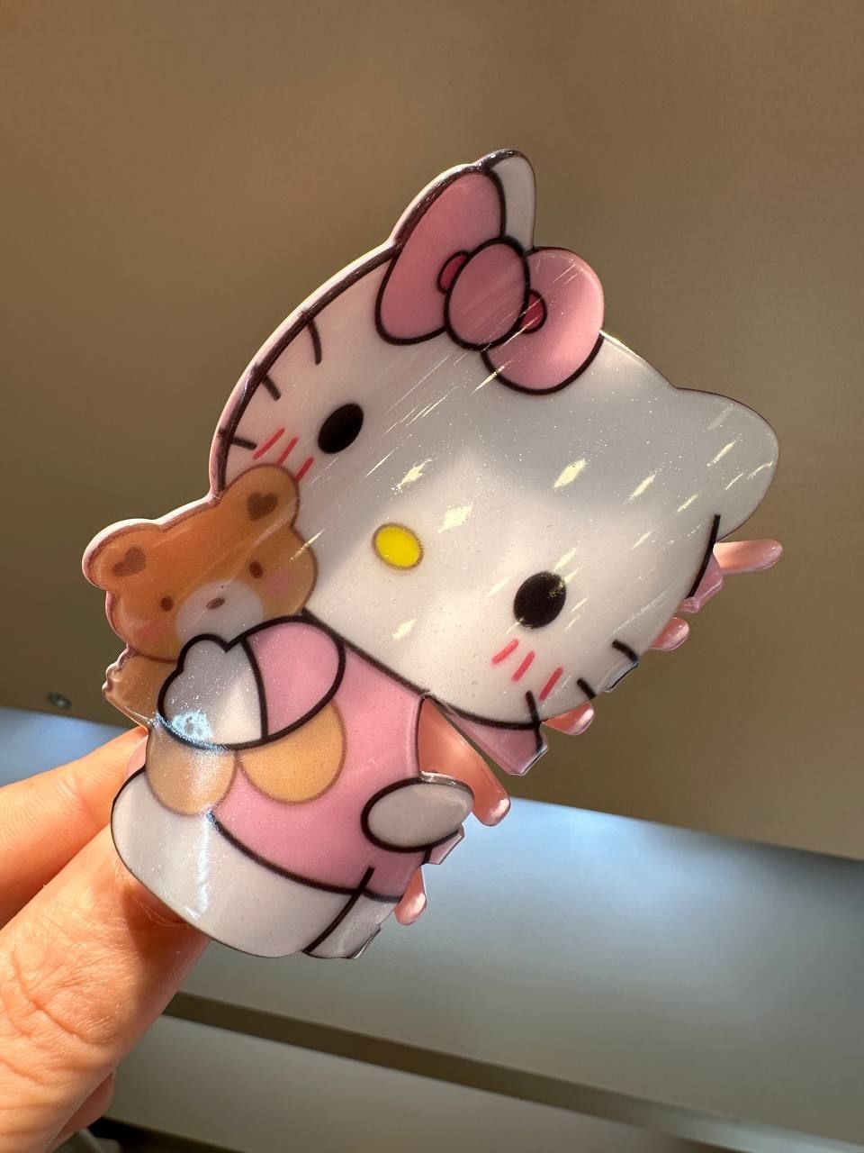 Pembe Beyaz Renkli Hello Kitty Figürlü Kemik Mandal Toka Uzunluk 9 cm. Genişlik 5 cm.