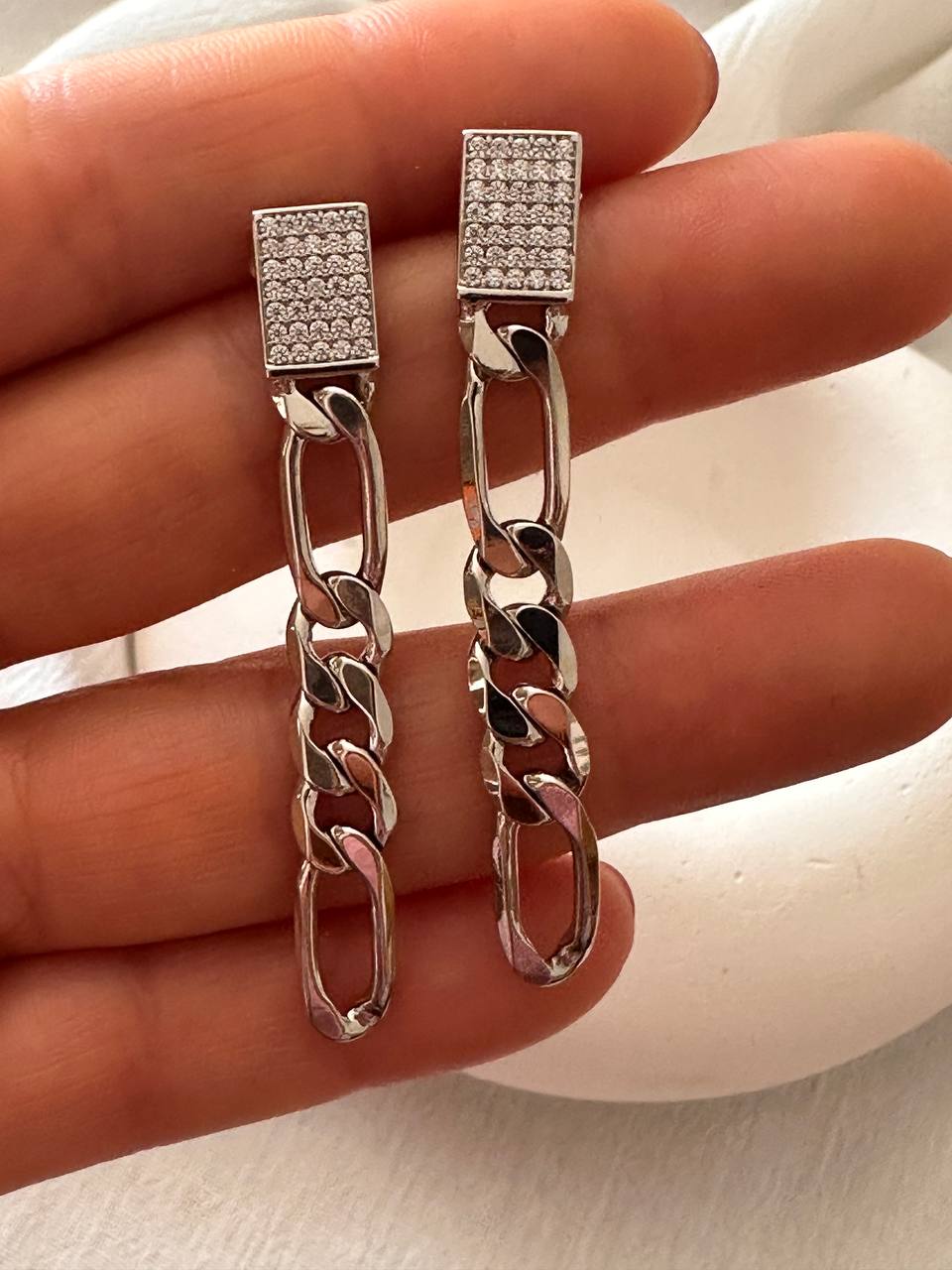 Vip Çelik Gümüş Renk Zirkon Taşlı Zincir Sallantılı Antialerjik Küpe Uzunluk 5,5 cm.