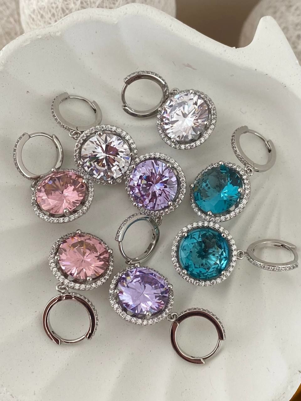 Vip Çelik Platin Renk Pembe Zirkon Taş Sallantılı Antialerjik Halka Küpe Genişlik 1,5 cm. Uzunluk 2,5 cm.