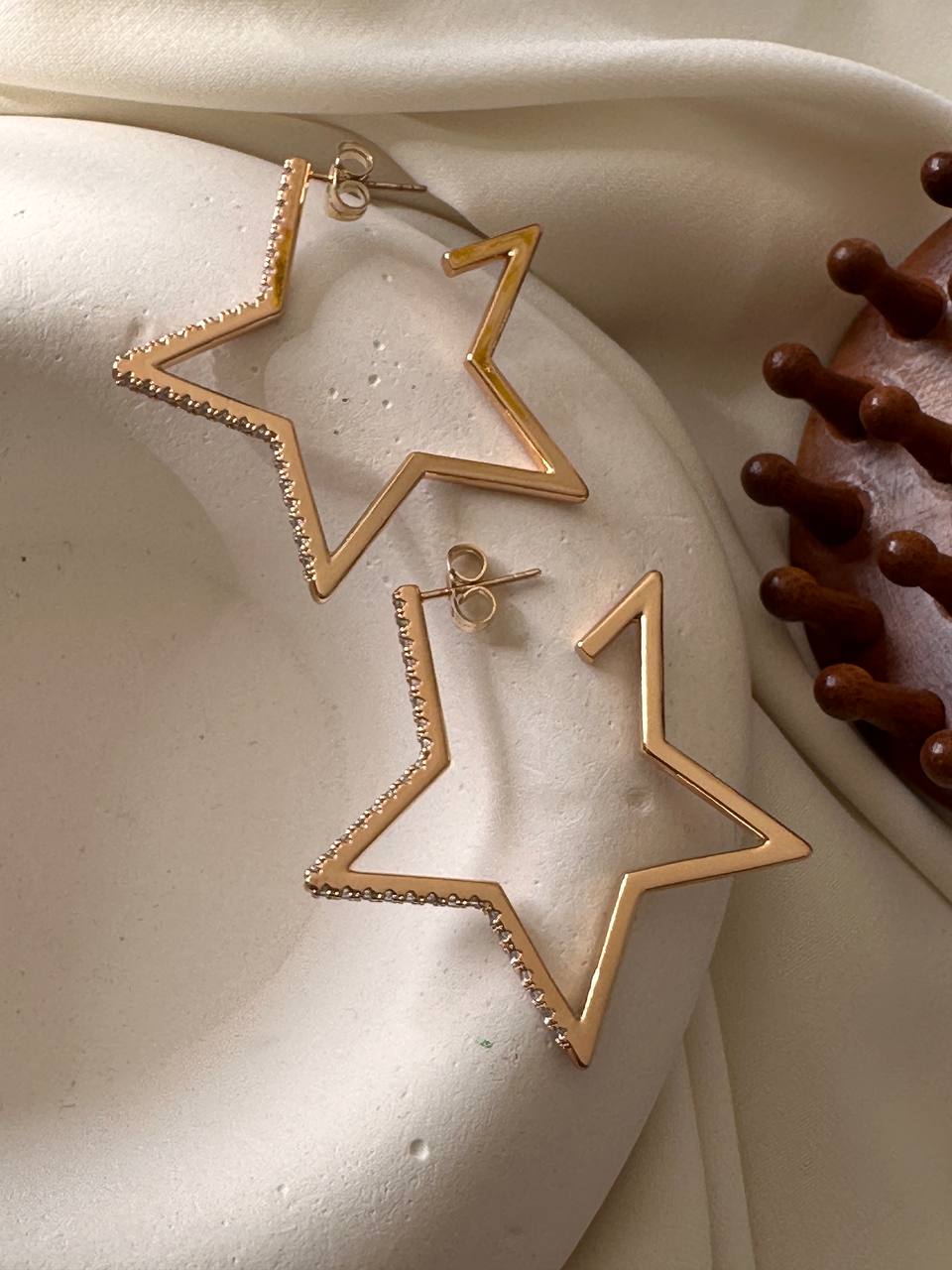 Vip Çelik Gold Renk Zirkon Taşlı Yıldız Figürlü Antialerjik Küpe En Boy 4,5 cm.