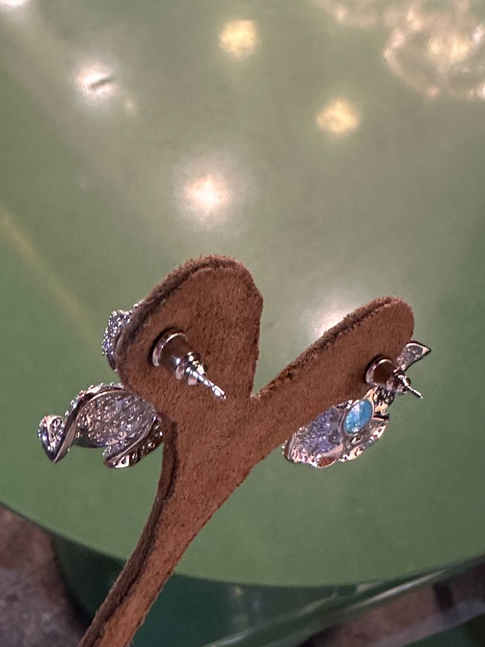 Vip Seri Gümüş Renk Zirkon Beyaz ve Turkuaz Taşlı Çiçek Figürlü Özel Tasarım Küpe En Boy 3 cm.