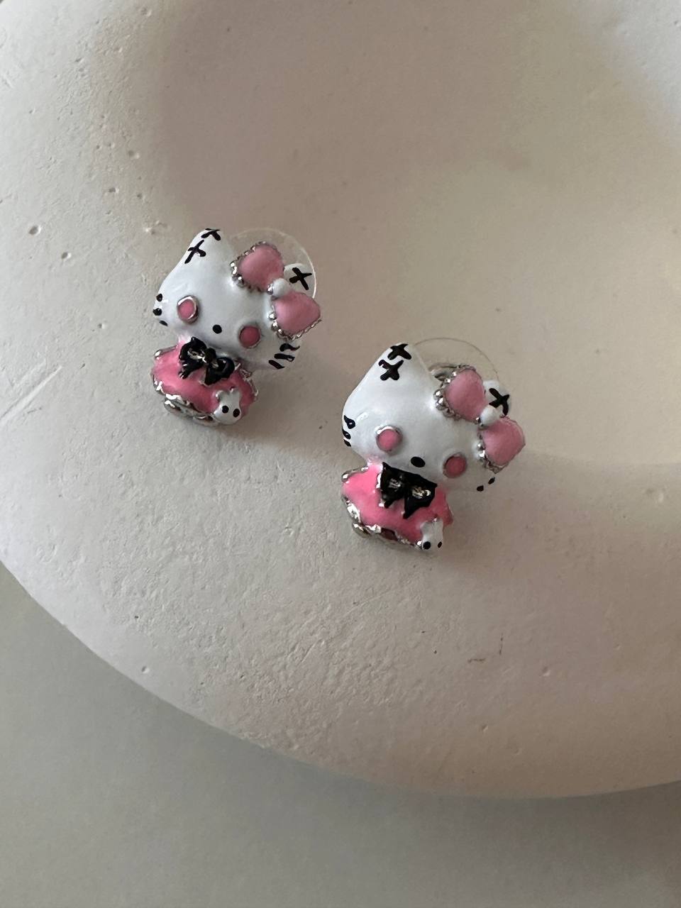 Vip Seri 925 K Gümüş Kaplama Renkli Mineli Hello Kitty Küpe En Boy 1,5 cm.