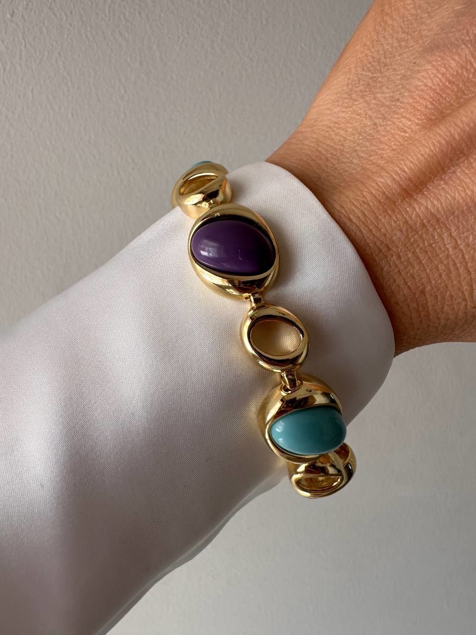 Vip Çelik Gold Renk Premium Seri Mor ve Turkuaz Taşlı Antialerjik Bileklik Uzunluk Min. 17,5 cm. Max. 20,5 cm.