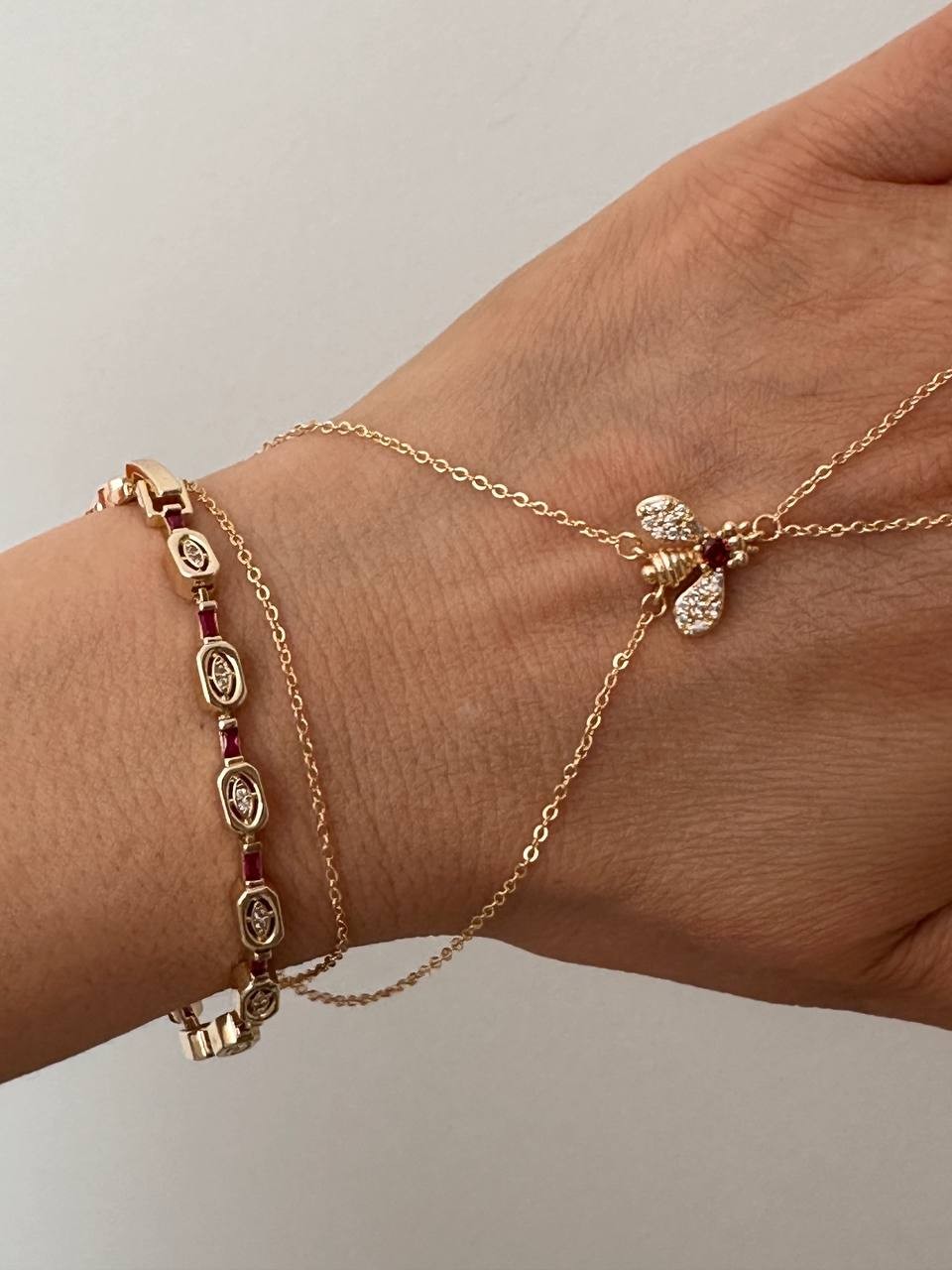 Gold Renk Zirkon Pembe ve Beyaz Taşlı Vip Seri Rodyum Kaplama Bileklik Uzunluk 16,5 cm. Ek Klipsle 18 cm.