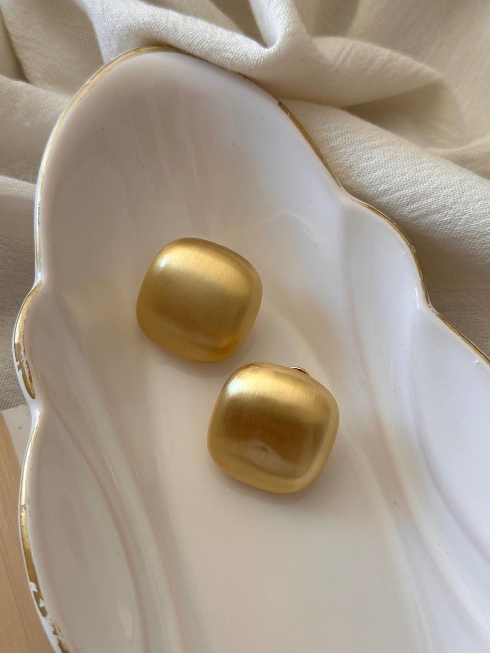 Vip Çelik Gold Renk Premium Seri Antialerjik Kare Küpe Genişlik 2,5 cm.