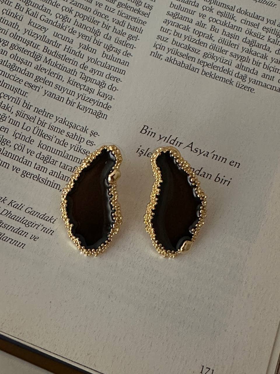 Vip Çelik Gold Renk Lazer Kesim Premium Seri Antialerjik Küpe Genişlik 2 cm Uzunluk 4 cm.