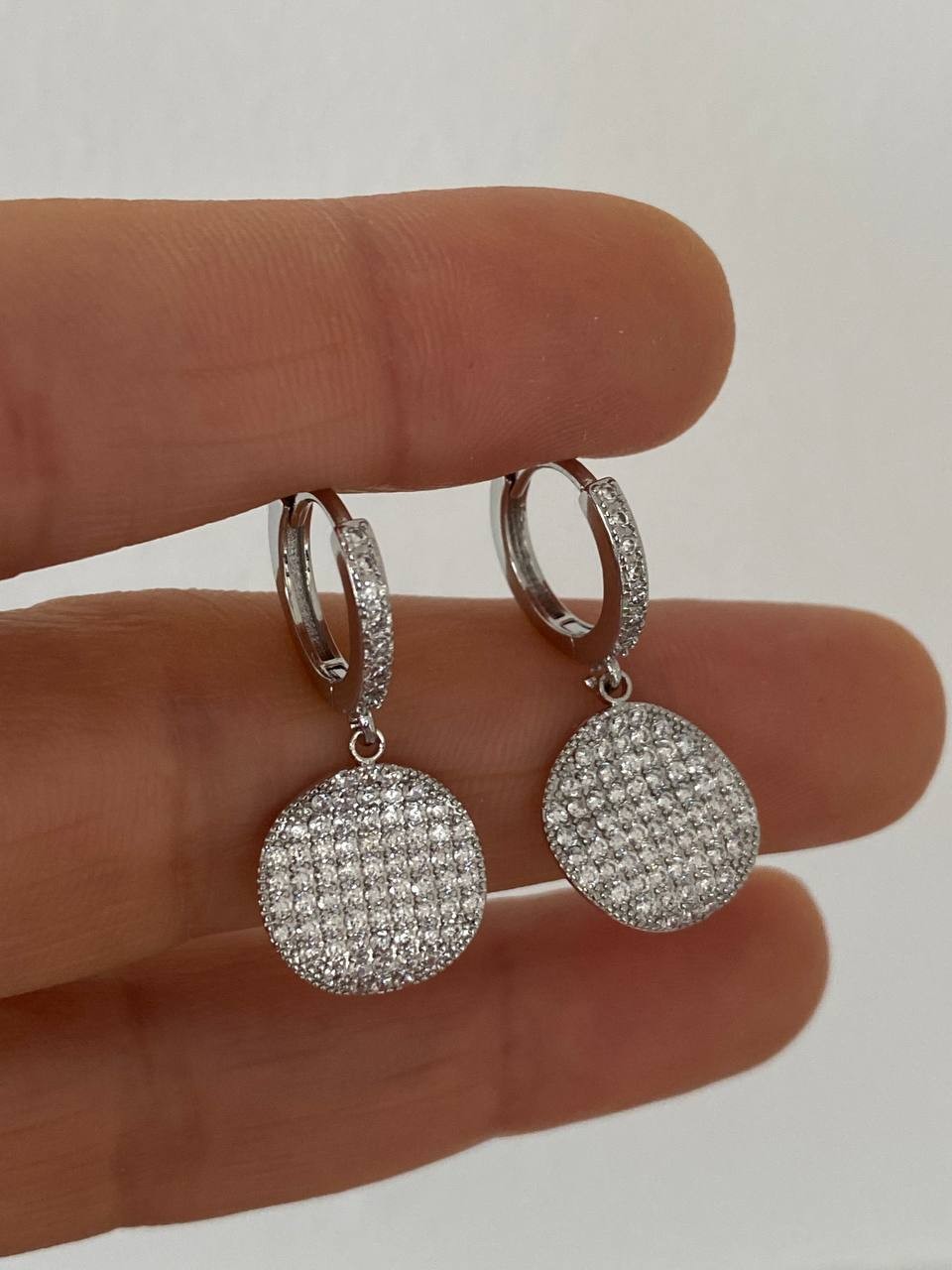 Vip Çelik Gümüş Renk Zirkon Taş Antialerjik Halka Küpe Genişlik 1 cm. Uzunluk 2,5 cm.