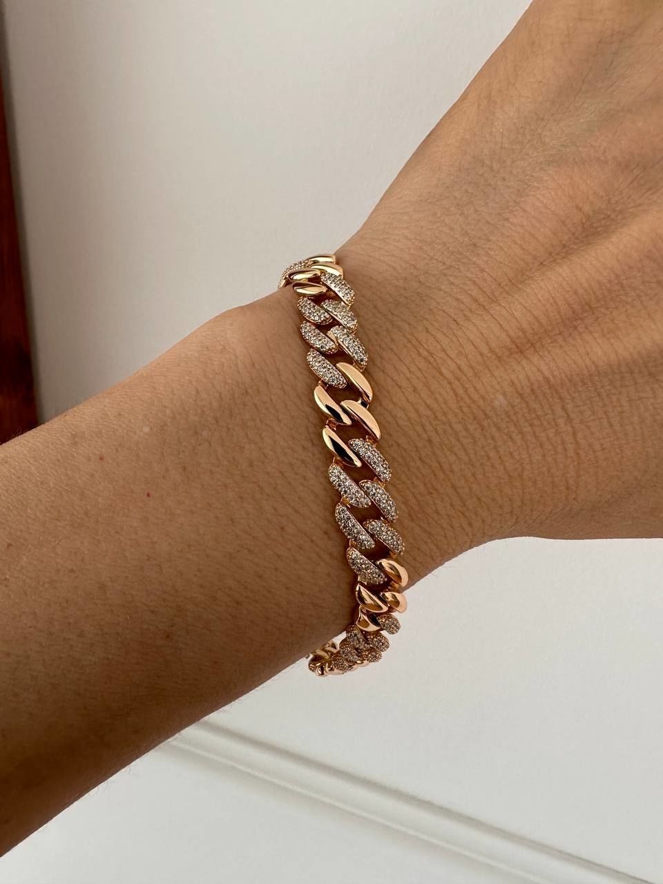 Vip Çelik Gold Renk Zirkon Taş Antialerjik Gurmet Bileklik Uzunluk 17 cm. Ek Klipsle 19 cm.