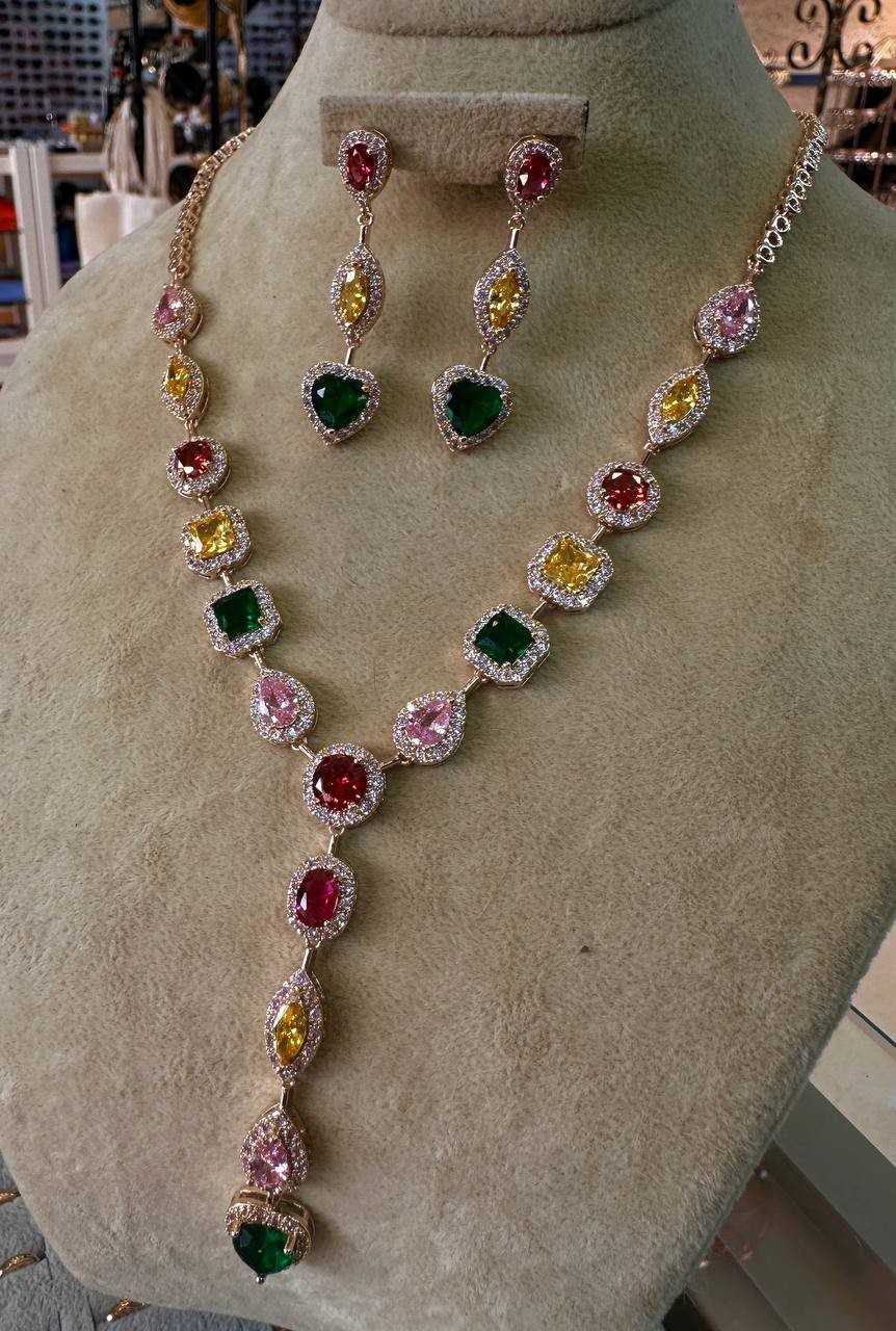Vip Çelik Gold Renk Zirkon Renkli Taşlı Premium Seri Antialerjik Kolye Küpe İkili Set Takım Kolye 42 cm. Küpe 4,5 cm.