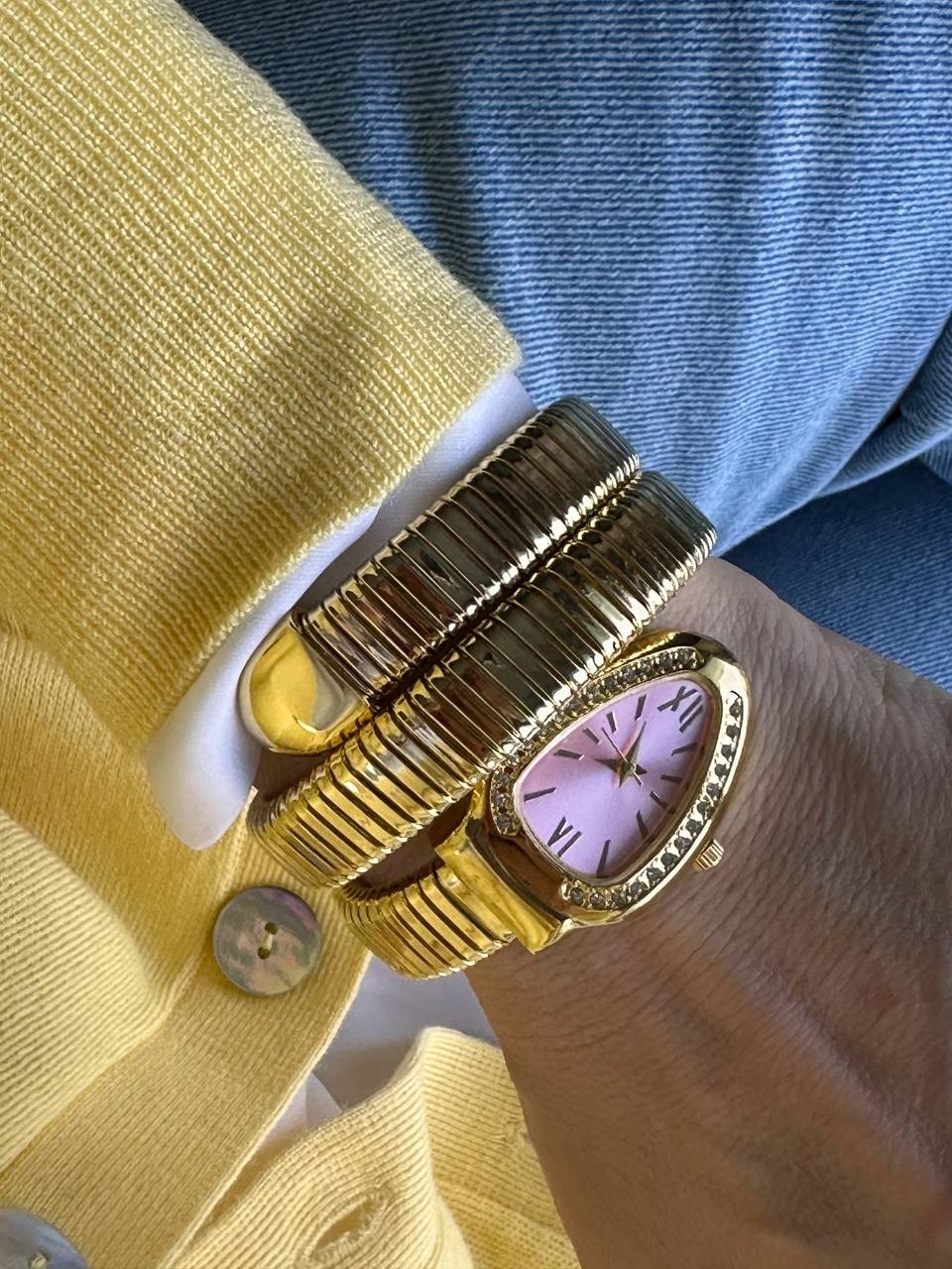 Gold Renk Kristal Taşlı Toz Pembe Kadranlı Yılan Tasarım Spiral Kadın Kol Saati