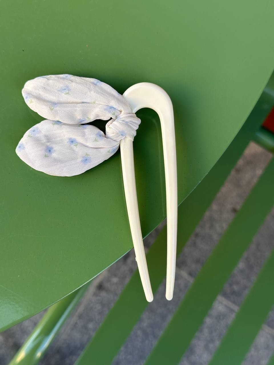 Krem Rengi Akrilik Topuz Tokası Uzunluk 11 cm.