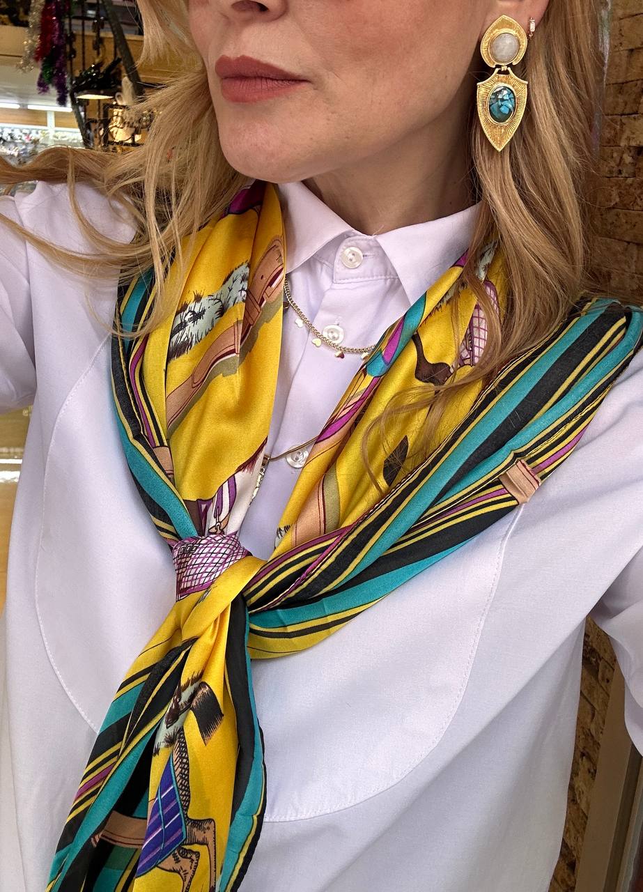 Renkli Desenli İpek Saten Kumaş At Figürlü Fular 90 cm. x 90 cm.